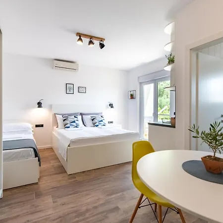 Apartment Maslina *